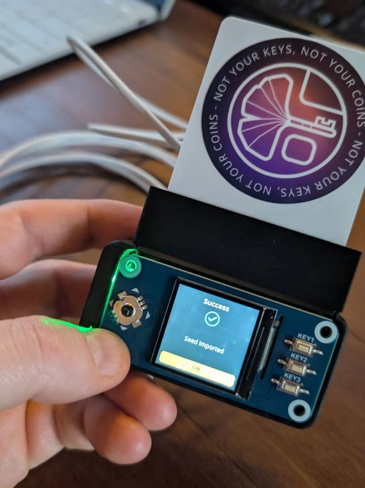 Build Your Own Hardware Wallet? Seedsigner + Satochip Combo is Nuts